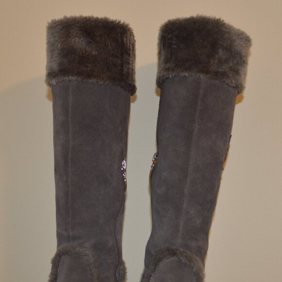 Guess Gray Suede Leather High Boots Wedge Heels Possibly Size 8 1/2 - Picture 2 of 9